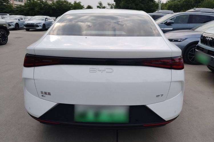 BYD e7 2025 — 5