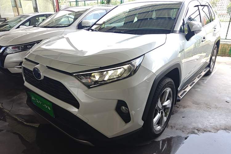 Toyota RAV4 2022 — фото 1