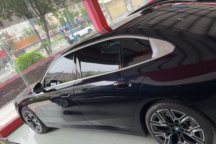 BMW 530Li 2024 — 5