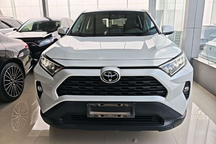 Toyota RAV4 2021 — фото 2