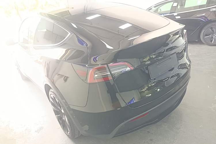 Tesla Model Y 2022 — 4