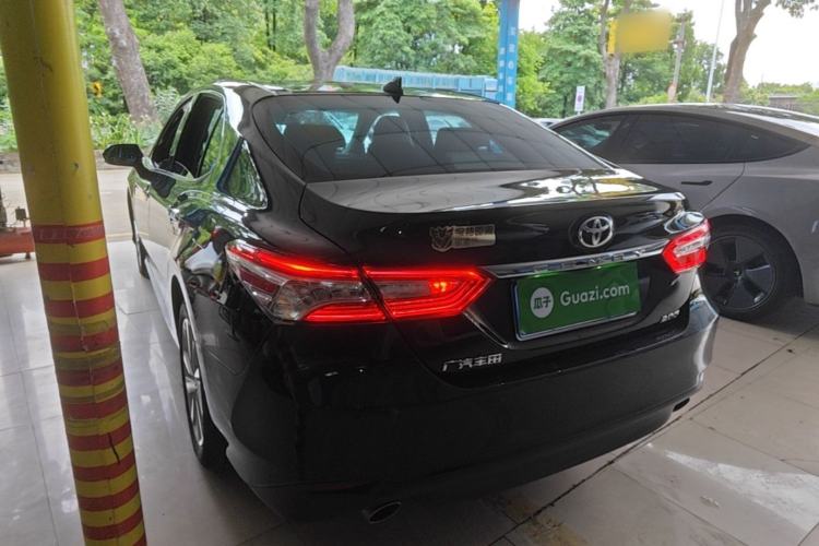 Toyota Camry 2021 — 4