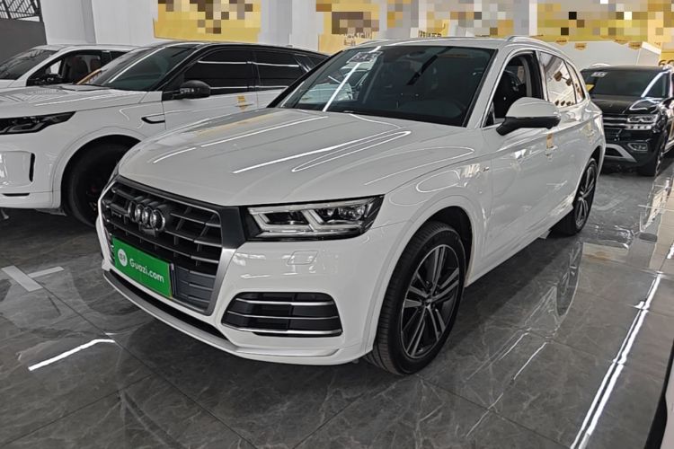 Audi Q5L 2020 — фото 1