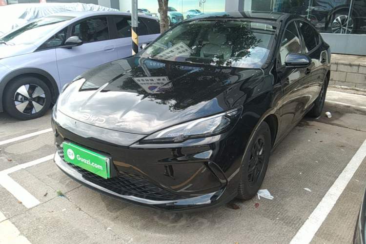 BYD Seal 05 DM-i 2025 — фото 1