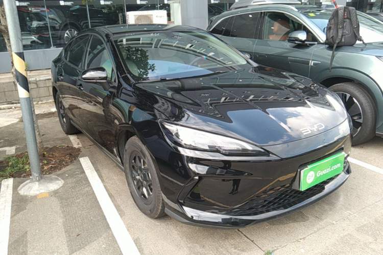 BYD Seal 05 DM-i 2025 — фото 3