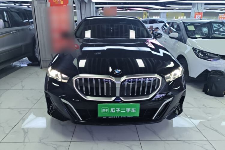 BMW 530Li 2025 — фото 2