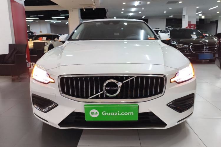 Volvo S60 2022 — 2