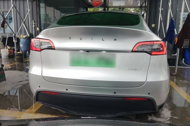 Tesla Model Y 2022 — 5