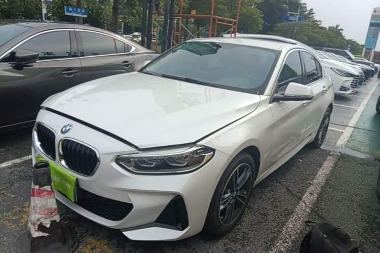 BMW 120i 2023 — фото 1