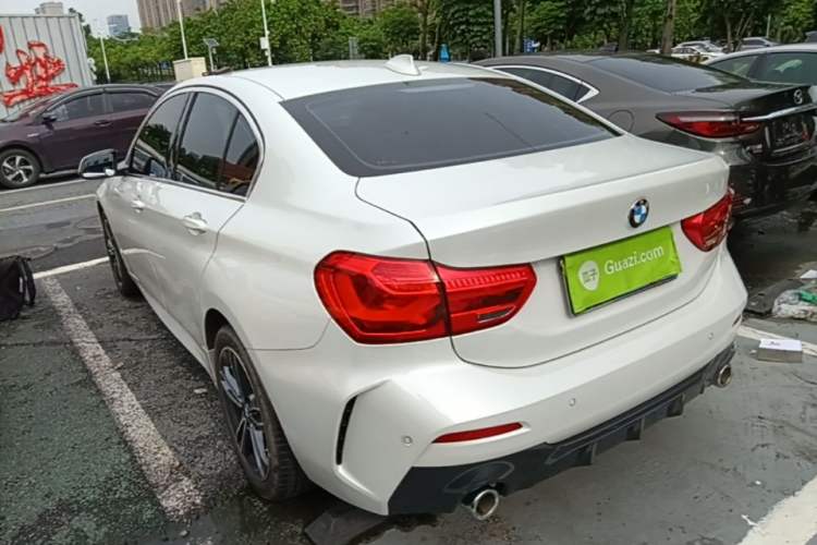 BMW 120i 2023 — фото 4