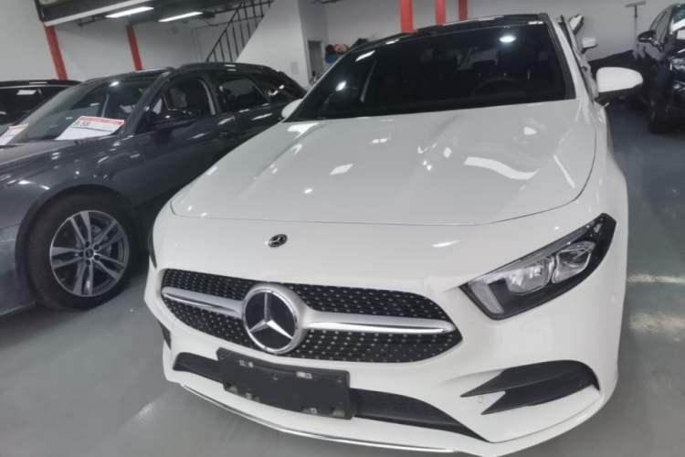 Mercedes-Benz A 200 L 2022 — 2