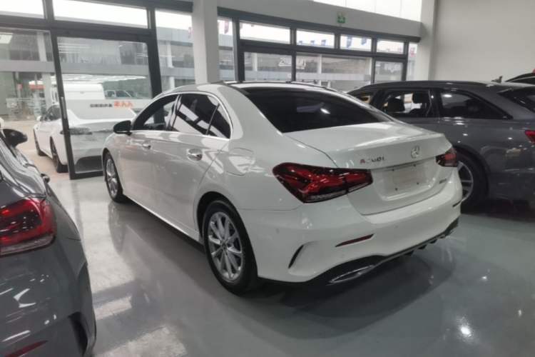 Mercedes-Benz A 200 L 2022 — 4
