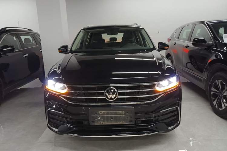 Volkswagen Tiguan L 2022 — фото 2