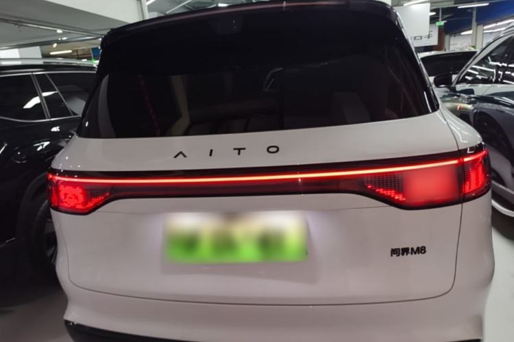 AITO M8 2025 — 5