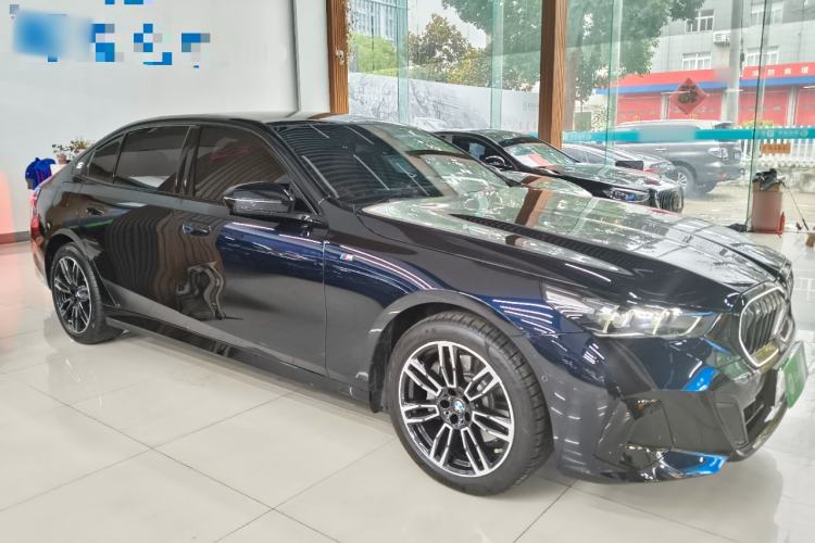 BMW 530Li 2025 — 3