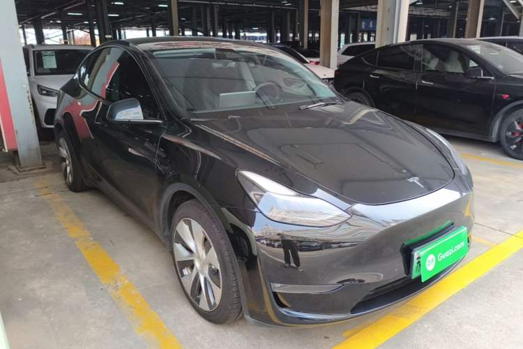 Tesla Model Y 2021 — 3