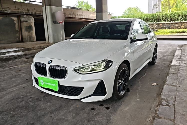 BMW 120i 2021 — фото 1