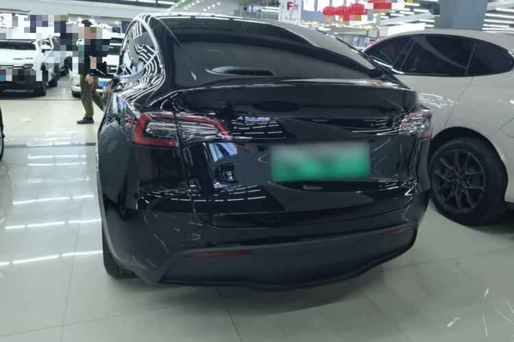 Tesla Model Y 2022 — 5