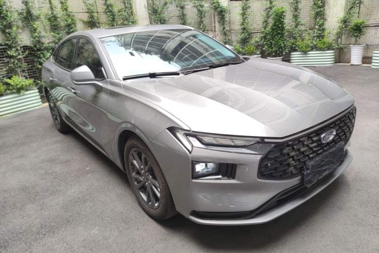 Ford Mondeo 2025 — 3