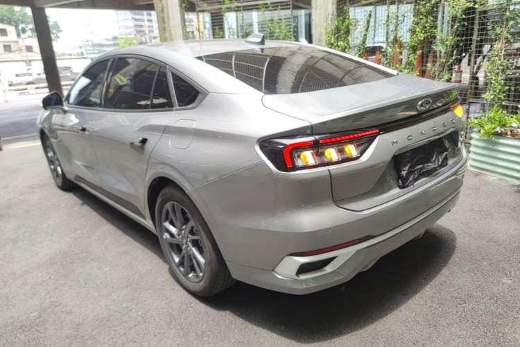 Ford Mondeo 2025 — 4