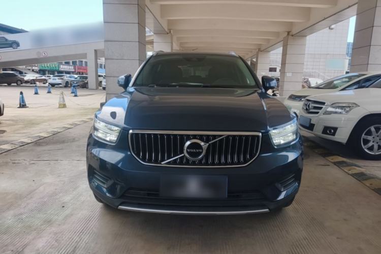 Volvo XC40 2022 — фото 2
