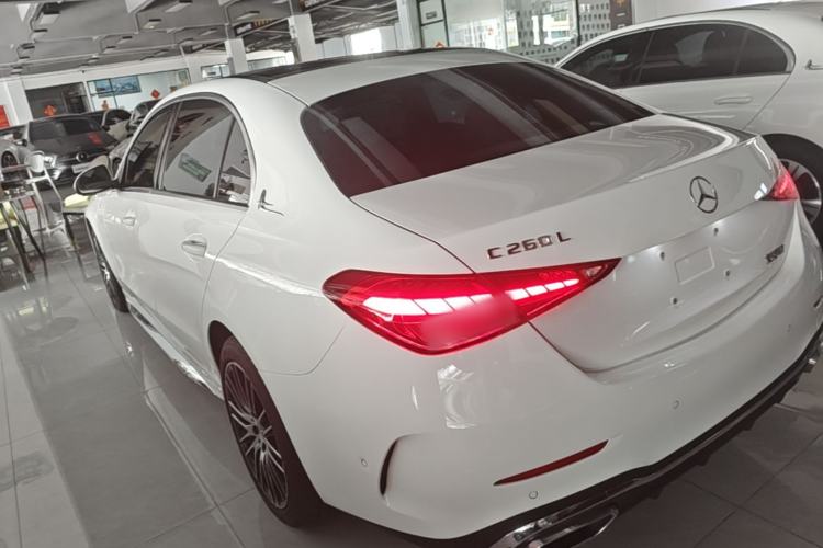 Mercedes-Benz C 260 L 2025 — фото 4