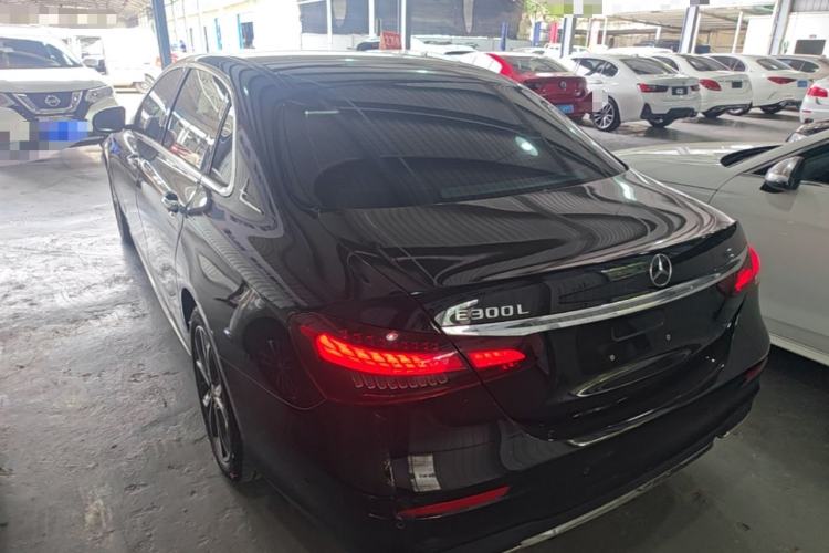 Mercedes-Benz E 300 L 2023 — 4