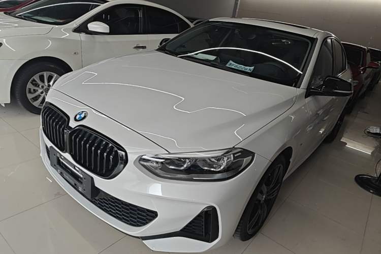 BMW 125i 2023 — фото 1