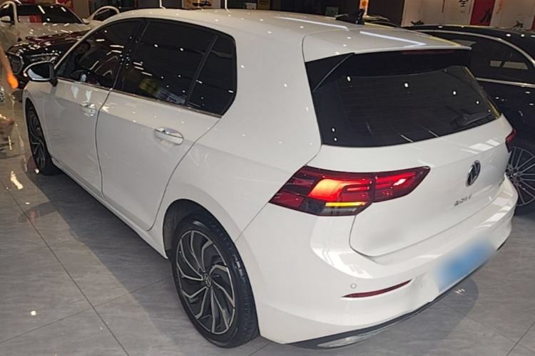 Volkswagen Golf 2024 — 4