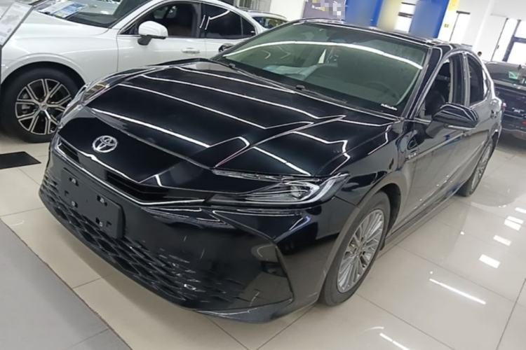 Toyota Camry 2024 — фото 1