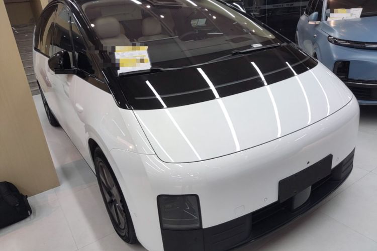 Li Auto MEGA 2025 — 3