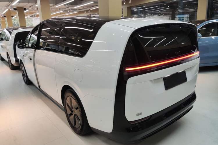 Li Auto MEGA 2025 — 4