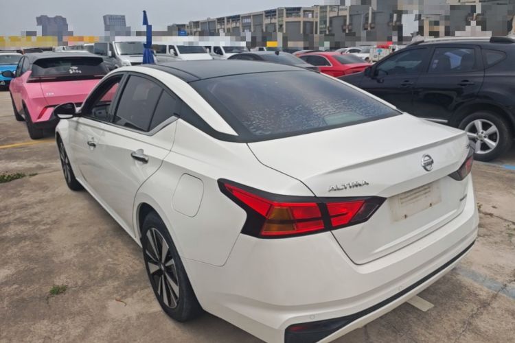 Nissan Altima 2021 — 4