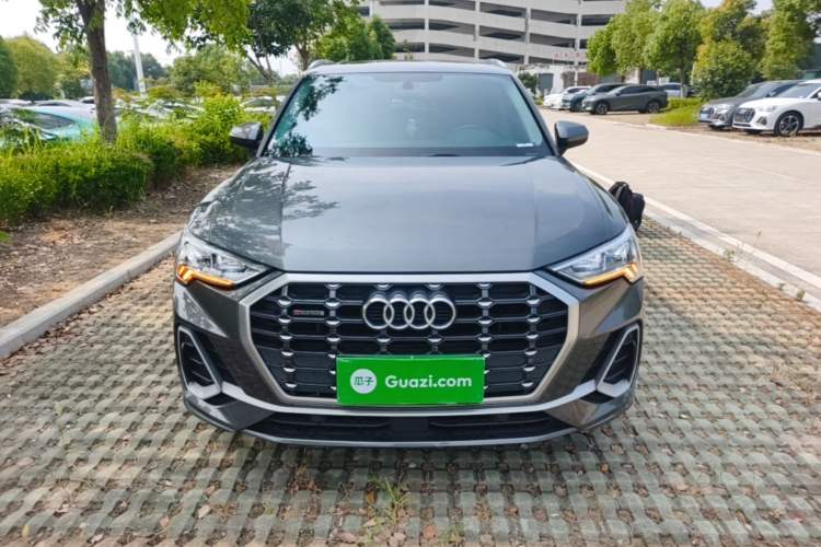 Audi Q3 2022 — 2