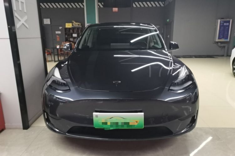 Tesla Model Y 2024 — 2