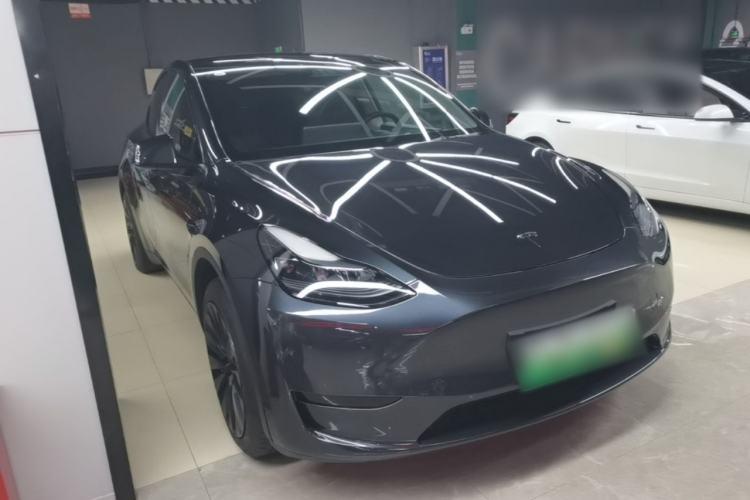 Tesla Model Y 2024 — 3