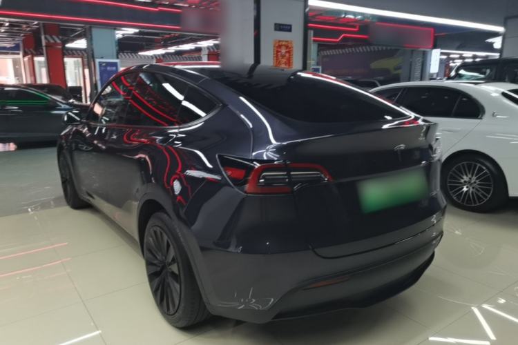 Tesla Model Y 2024 — 4