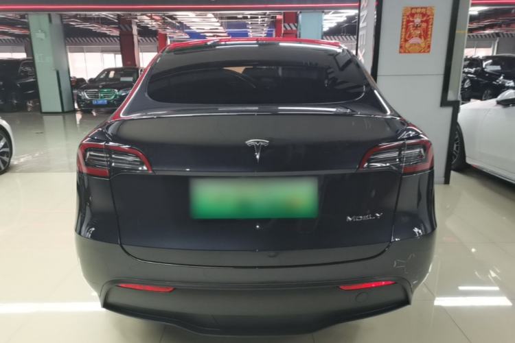 Tesla Model Y 2024 — 5