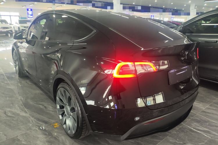 Tesla Model Y 2021 — 4