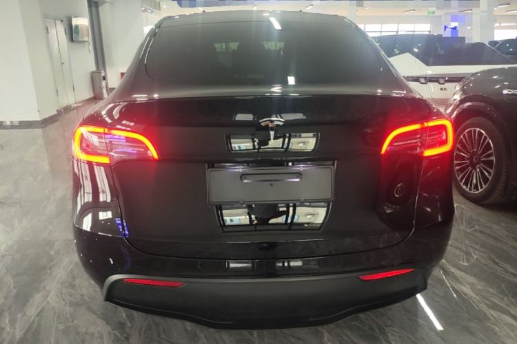 Tesla Model Y 2021 — 5