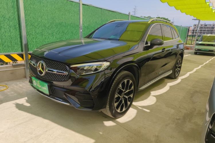 Mercedes-Benz GLC 260 L 2023 — фото 1