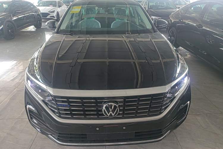 Volkswagen Passat 2025 — 2