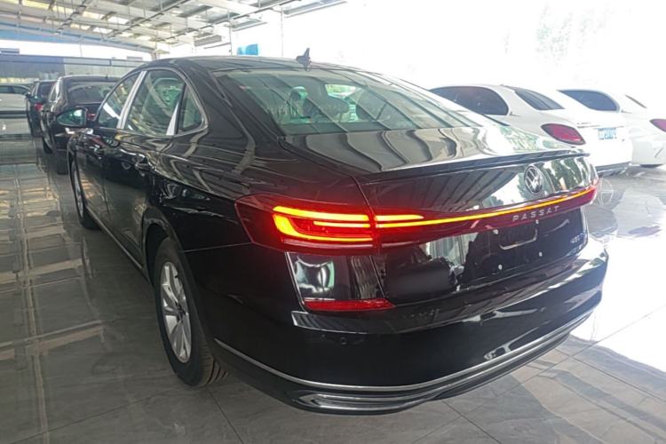 Volkswagen Passat 2025 — 4