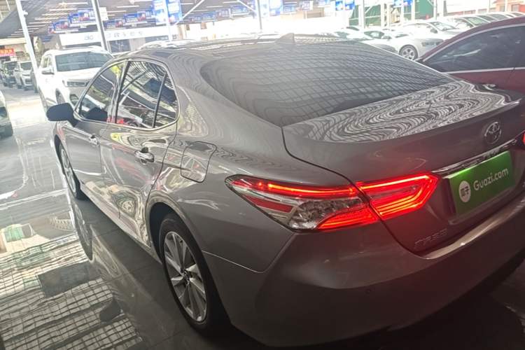 Toyota Camry 2021 — фото 4