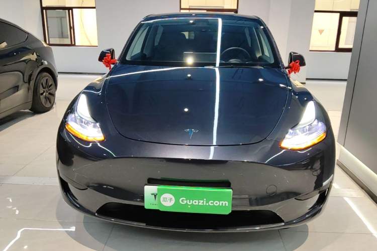 Tesla Model Y 2024 — 2