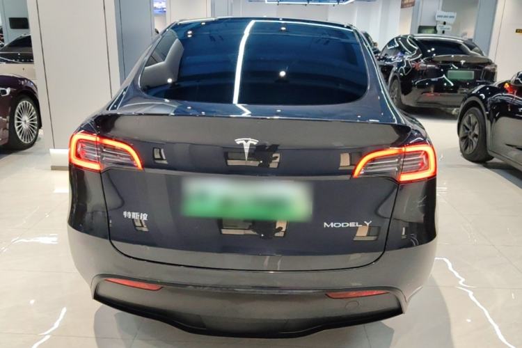 Tesla Model Y 2024 — 5