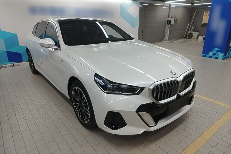 BMW 525Li 2024 — 3