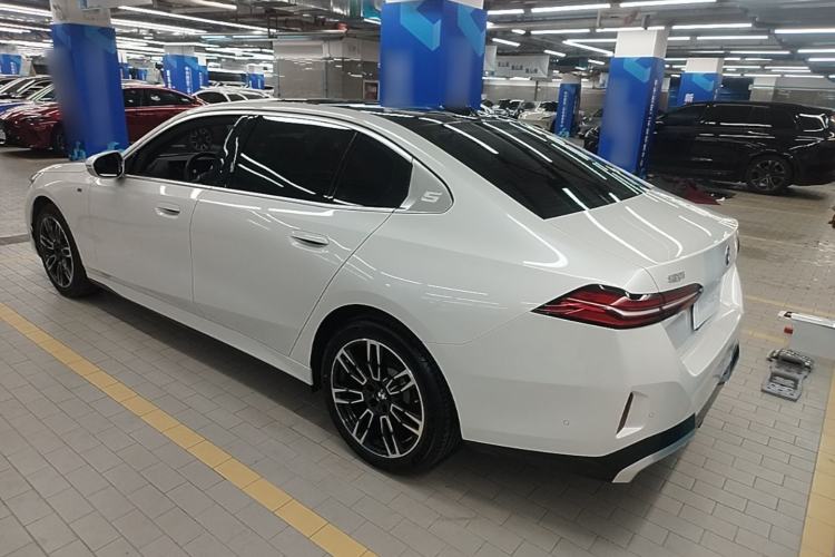 BMW 525Li 2024 — 4