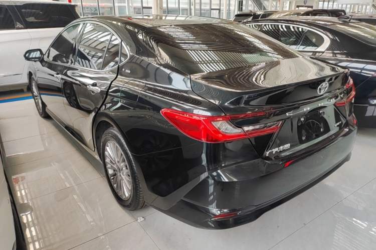 Toyota Camry 2024 — 4