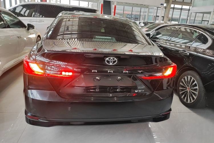 Toyota Camry 2024 — 5